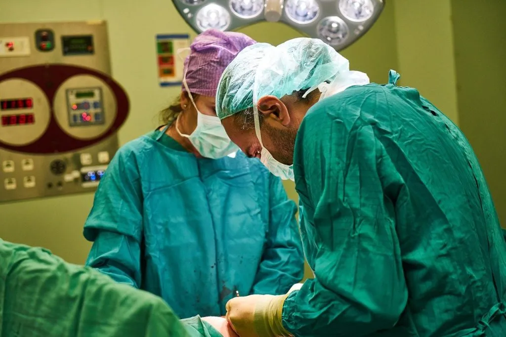 Gli errori più comuni durante le operazioni chirurgiche e come ottenere un risarcimento