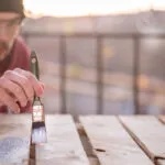 Verniciare il legno: a che cosa serve, vantaggi e strumenti per farlo