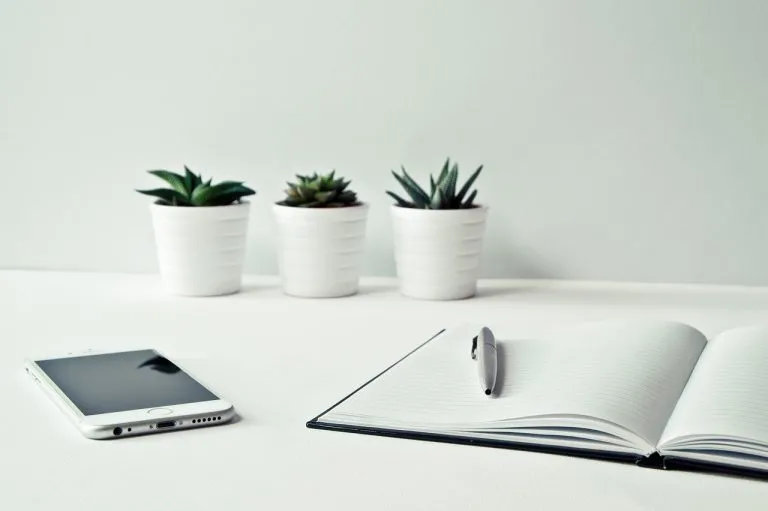 Come Arredare la Scrivania in Ufficio: Guida al Design e alle Funzionalità