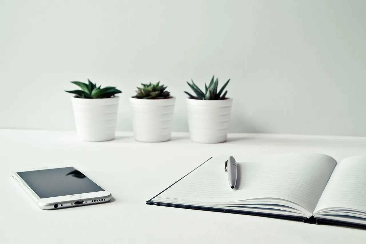 Come Arredare la Scrivania in Ufficio: Guida al Design e alle Funzionalità