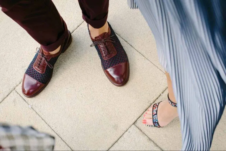 Come vestirsi per una laurea: Consigli di stile tra abbigliamento, scarpe e dettagli